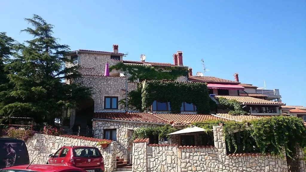 Collins Apartments Pula 0*,  Croatia